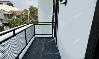 JUAL RUMAH KLASIK MODERN DI PHR SUMMARECON BEKASI