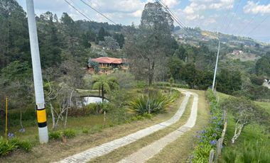 Venta de Finca en Santa Elena,Medellín.  $2.495 mill. 20 minutos del aeropuerto internacional 8.000m2