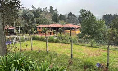 Venta de Finca en Santa Elena,Medellín.  $2.495 mill. 20 minutos del aeropuerto internacional 8.000m2