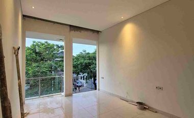 RUMAH MEWAH POROS JALAN DAYA MAKASSAR.  10x20. FULL FASILITAS.