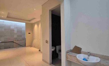 RUMAH MEWAH POROS JALAN DAYA MAKASSAR.  10x20. FULL FASILITAS.