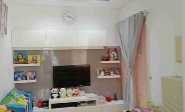 Rumah hoek Golf Lake Resident