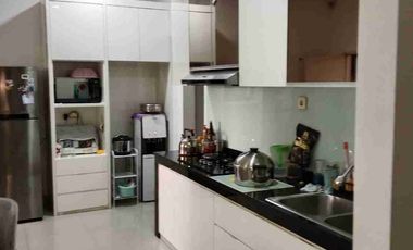 Rumah hoek Golf Lake Resident