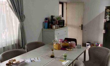 Rumah hoek Golf Lake Resident