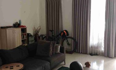 Rumah ekslusif Golf Lake resident