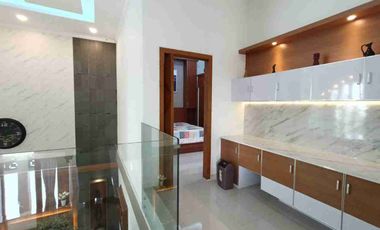 Rumah Mewah Luas KOLAM RENANG dan Full Furnish Mewah
