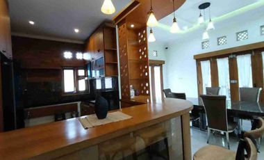 Rumah Mewah Luas KOLAM RENANG dan Full Furnish Mewah