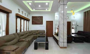 Rumah Mewah Luas KOLAM RENANG dan Full Furnish Mewah