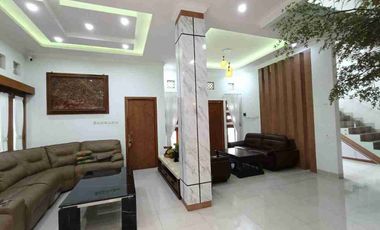 Rumah Mewah Luas KOLAM RENANG dan Full Furnish Mewah