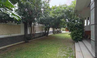 Rumah Mewah Luas KOLAM RENANG dan Full Furnish Mewah