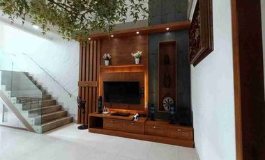 Rumah Mewah Luas KOLAM RENANG dan Full Furnish Mewah