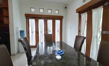 Rumah Mewah Luas KOLAM RENANG dan Full Furnish Mewah