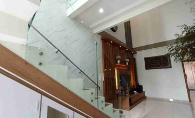 Rumah Mewah Luas KOLAM RENANG dan Full Furnish Mewah