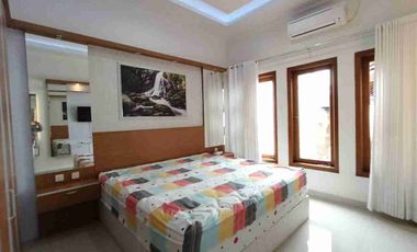 Rumah Mewah Luas KOLAM RENANG dan Full Furnish Mewah