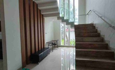 Rumah Mewah Luas KOLAM RENANG dan Full Furnish Mewah