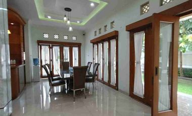 Rumah Mewah Luas KOLAM RENANG dan Full Furnish Mewah