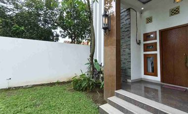 Rumah Mewah Luas KOLAM RENANG dan Full Furnish Mewah