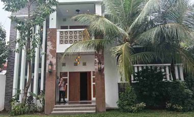 Rumah Mewah Luas KOLAM RENANG dan Full Furnish Mewah