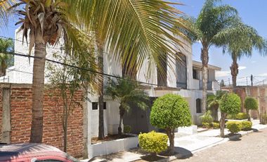 SE VENDE CASA EN FRACC. LOS GRANADOS, ACATLAN DE JUAREZ, JALISCO.