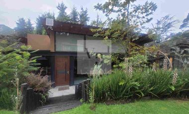 Venta de casa moderna en condominio