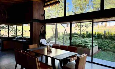 Venta de casa moderna en condominio