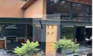 Venta de casa moderna en condominio