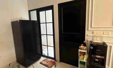 Nego Sampe Deal!! Rumah Cantik 2,5 Lantai di Cluster Kencana Village Jagakarsa LB 137 m²