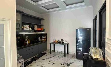 Nego Sampe Deal!! Rumah Cantik 2,5 Lantai di Cluster Kencana Village Jagakarsa LB 137 m²