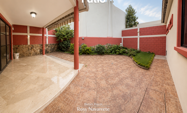 Casa en alquiler en Ceibos Norte con 3 dormitorios y estudio
