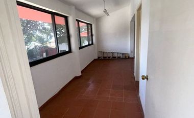 SE RENTA LOCAL EN PLAZA LA JOYA