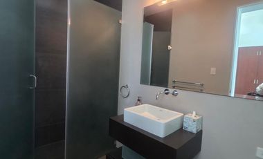 Via a la Costa, Renta de Casa de 4 Dormitorios con Piscina y Hermosas Áreas Verdes con Vista al Lago