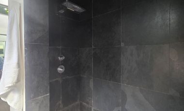 Via a la Costa, Renta de Casa de 4 Dormitorios con Piscina y Hermosas Áreas Verdes con Vista al Lago
