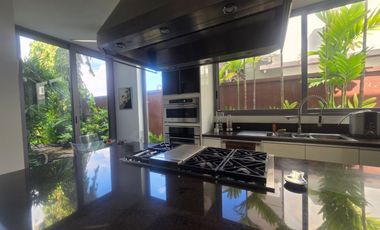 Via a la Costa, Renta de Casa de 4 Dormitorios con Piscina y Hermosas Áreas Verdes con Vista al Lago