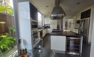 Via a la Costa, Renta de Casa de 4 Dormitorios con Piscina y Hermosas Áreas Verdes con Vista al Lago