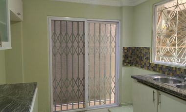 Casa de alquiler en la Urbanización La Perla, 3 dormitorios, 3 parqueos.