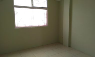 Casa de alquiler en la Urbanización La Perla, 3 dormitorios, 3 parqueos.