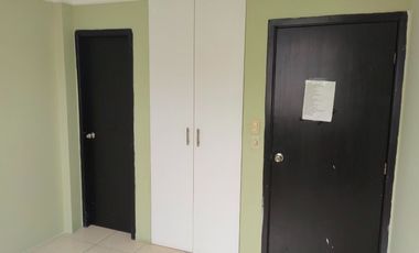 Casa de alquiler en la Urbanización La Perla, 3 dormitorios, 3 parqueos.