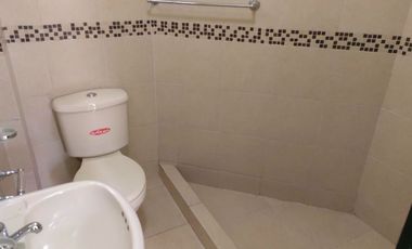 Casa de alquiler en la Urbanización La Perla, 3 dormitorios, 3 parqueos.