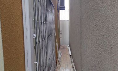 Casa de alquiler en la Urbanización La Perla, 3 dormitorios, 3 parqueos.