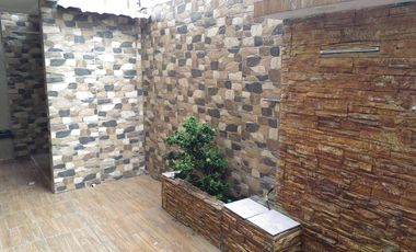 Casa de alquiler en la Urbanización La Perla, 3 dormitorios, 3 parqueos.