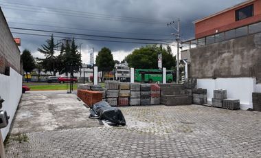Propiedad comercial en venta con dos entradas, sobre la Autopista Rumiñahui, parqueadero para 20 vehículos, Valle de Los Chillos, Quito
