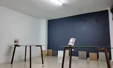Propiedad comercial en venta con dos entradas, sobre la Autopista Rumiñahui, parqueadero para 20 vehículos, Valle de Los Chillos, Quito