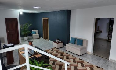 Propiedad comercial en venta con dos entradas, sobre la Autopista Rumiñahui, parqueadero para 20 vehículos, Valle de Los Chillos, Quito