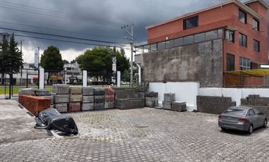 Propiedad comercial en venta con dos entradas, sobre la Autopista Rumiñahui, parqueadero para 20 vehículos, Valle de Los Chillos, Quito