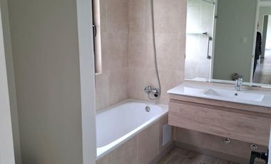 Amplia casa en venta en condominio consolidado de Las Quemas, Osorno Piscina, quincho, calefacción central y excelente entorno residencial