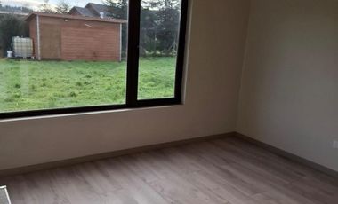 Amplia casa en venta en condominio consolidado de Las Quemas, Osorno Piscina, quincho, calefacción central y excelente entorno residencial