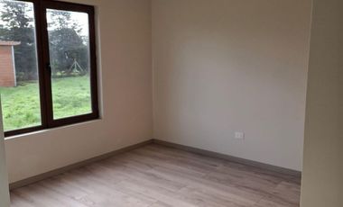 Amplia casa en venta en condominio consolidado de Las Quemas, Osorno Piscina, quincho, calefacción central y excelente entorno residencial
