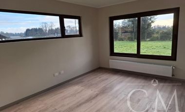 Amplia casa en venta en condominio consolidado de Las Quemas, Osorno Piscina, quincho, calefacción central y excelente entorno residencial