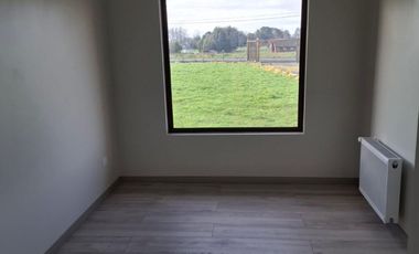 Amplia casa en venta en condominio consolidado de Las Quemas, Osorno Piscina, quincho, calefacción central y excelente entorno residencial