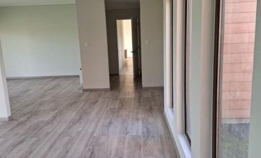 Amplia casa en venta en condominio consolidado de Las Quemas, Osorno Piscina, quincho, calefacción central y excelente entorno residencial